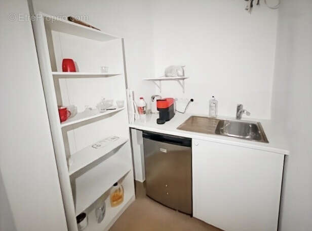 Commerce à PARIS-8E