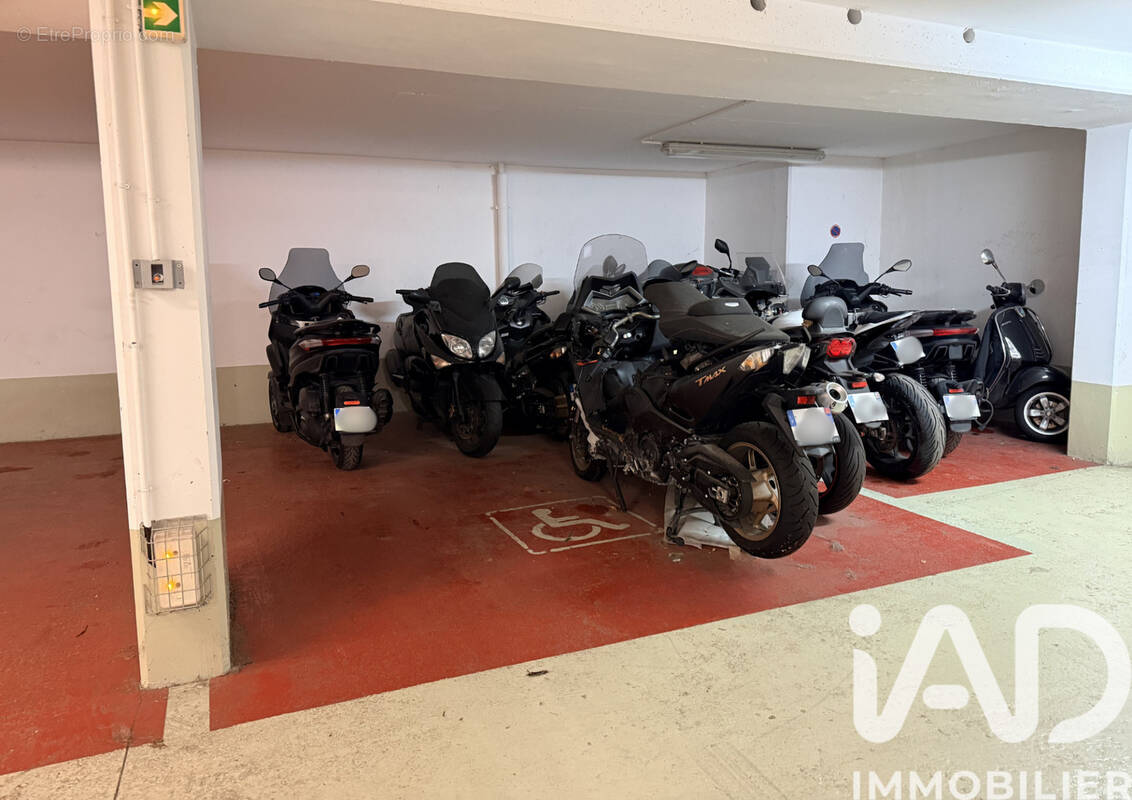 Photo 1 - Parking à PARIS-11E