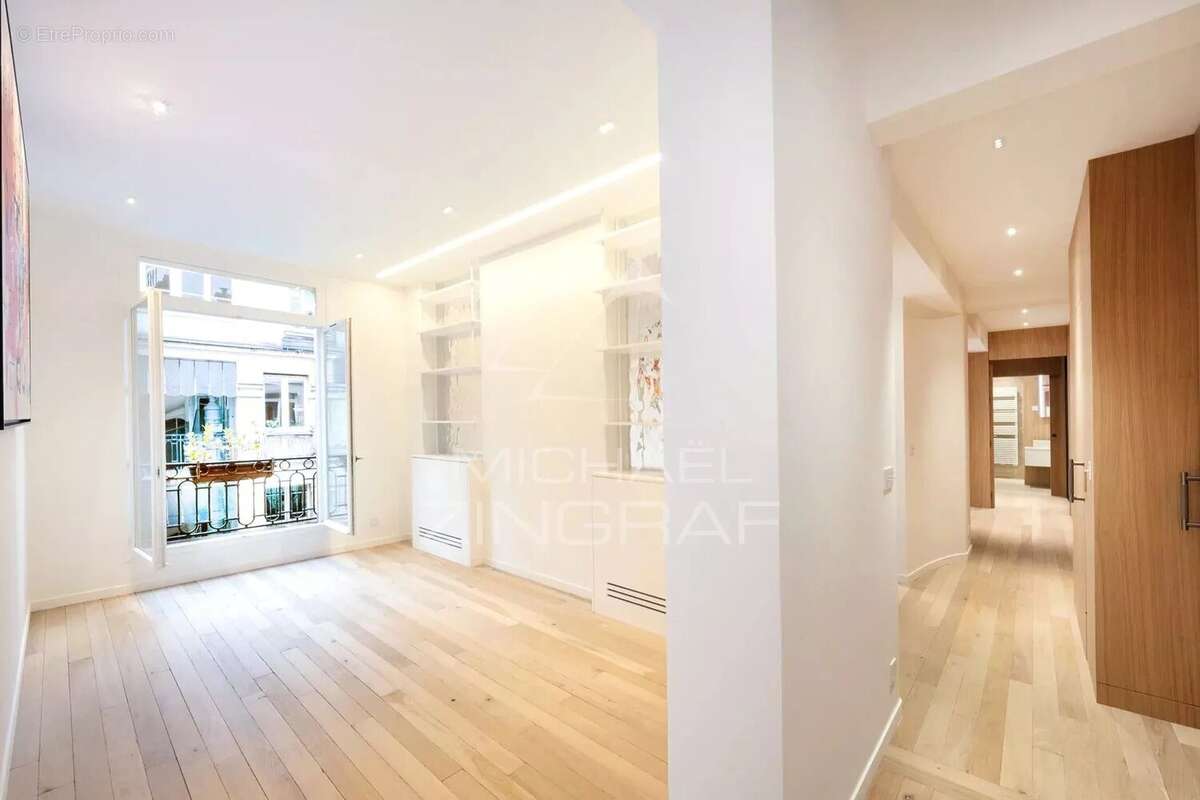 Appartement à PARIS-8E