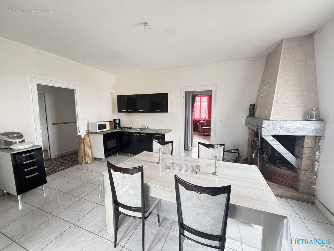 Maison 114 m² à Saint-Ambreuil  - photo 2