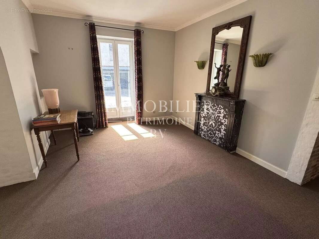 Maison à LA CHAUSSEE-SAINT-VICTOR