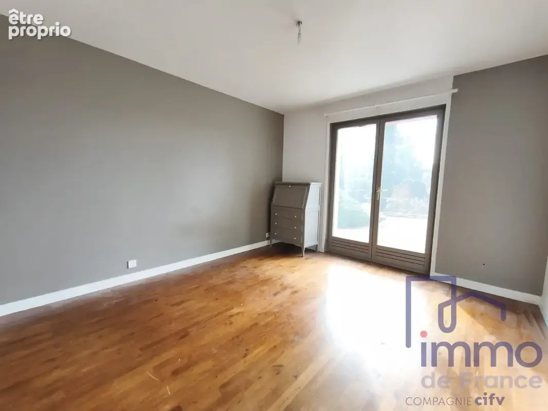 Maison 8 pièces 210 m² à vendre à Veauche (42340) - photo 8