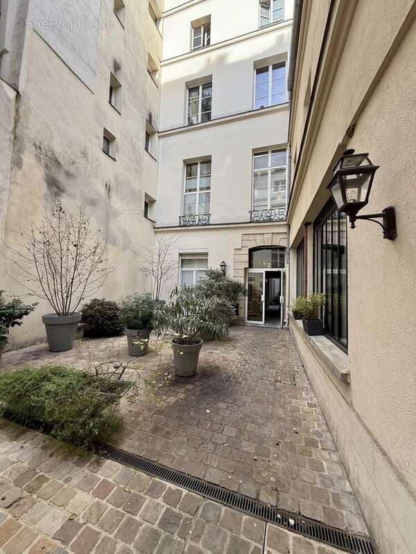 Appartement à PARIS-2E