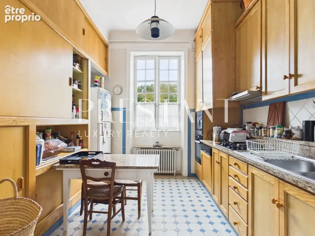 Grand appartement au premier étage dans maison de maître - photo 10