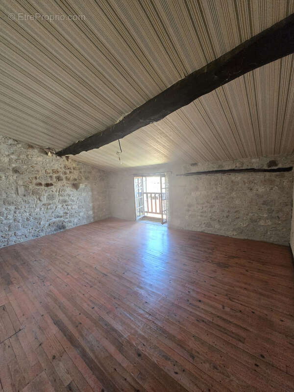 Maison à CAHUZAC-SUR-VERE