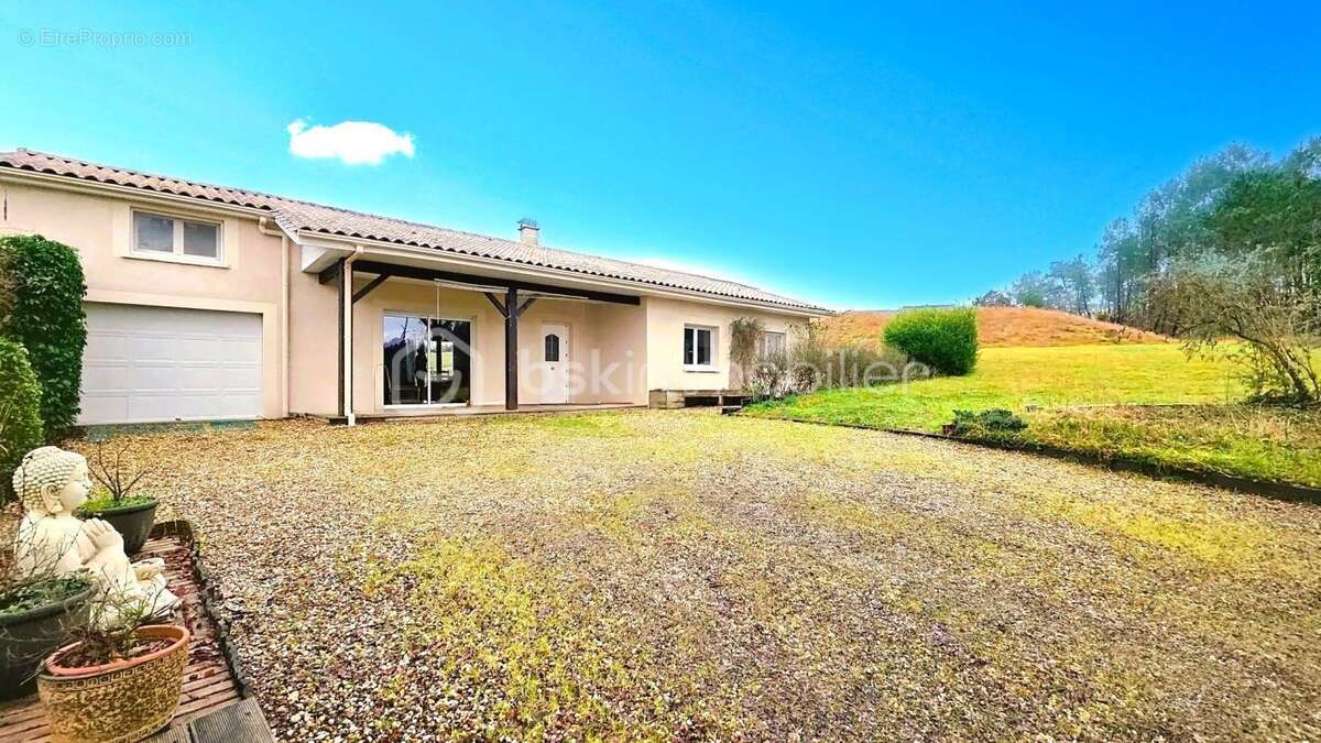 Maison à MENESPLET