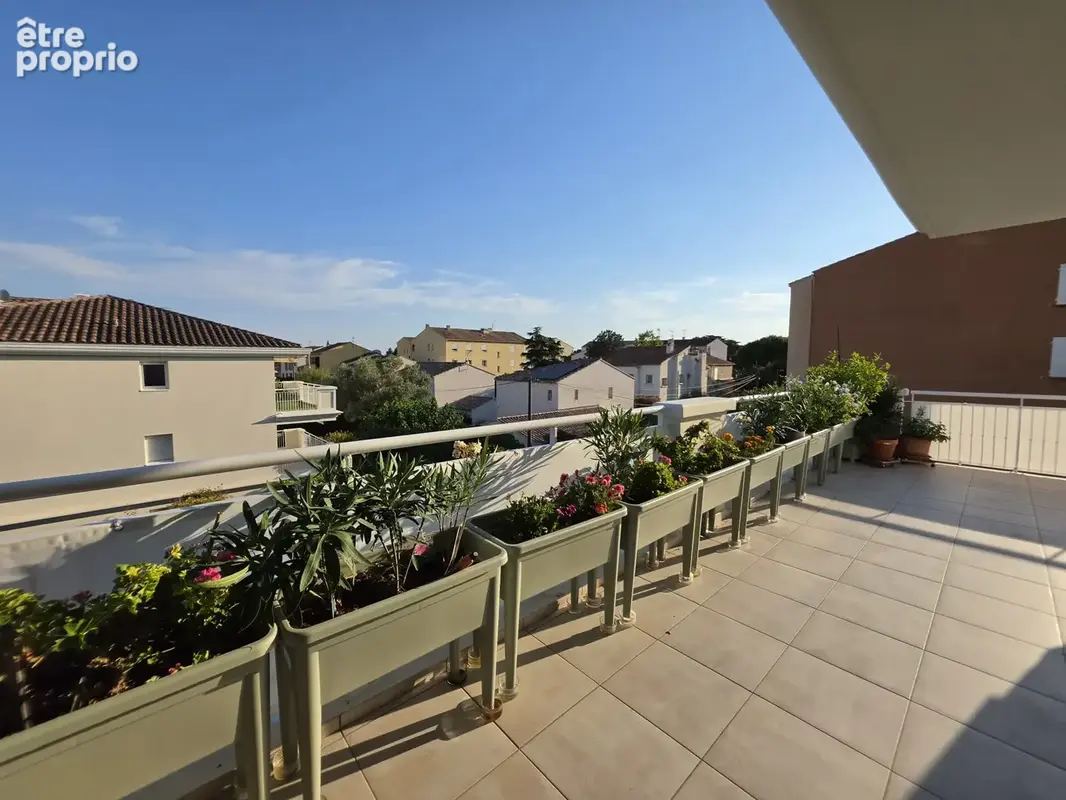 'Au sein d'une résidence sécurisée et parfaitement entretenue, venez découvrir ce magnifique appartement T4 au - photo 9