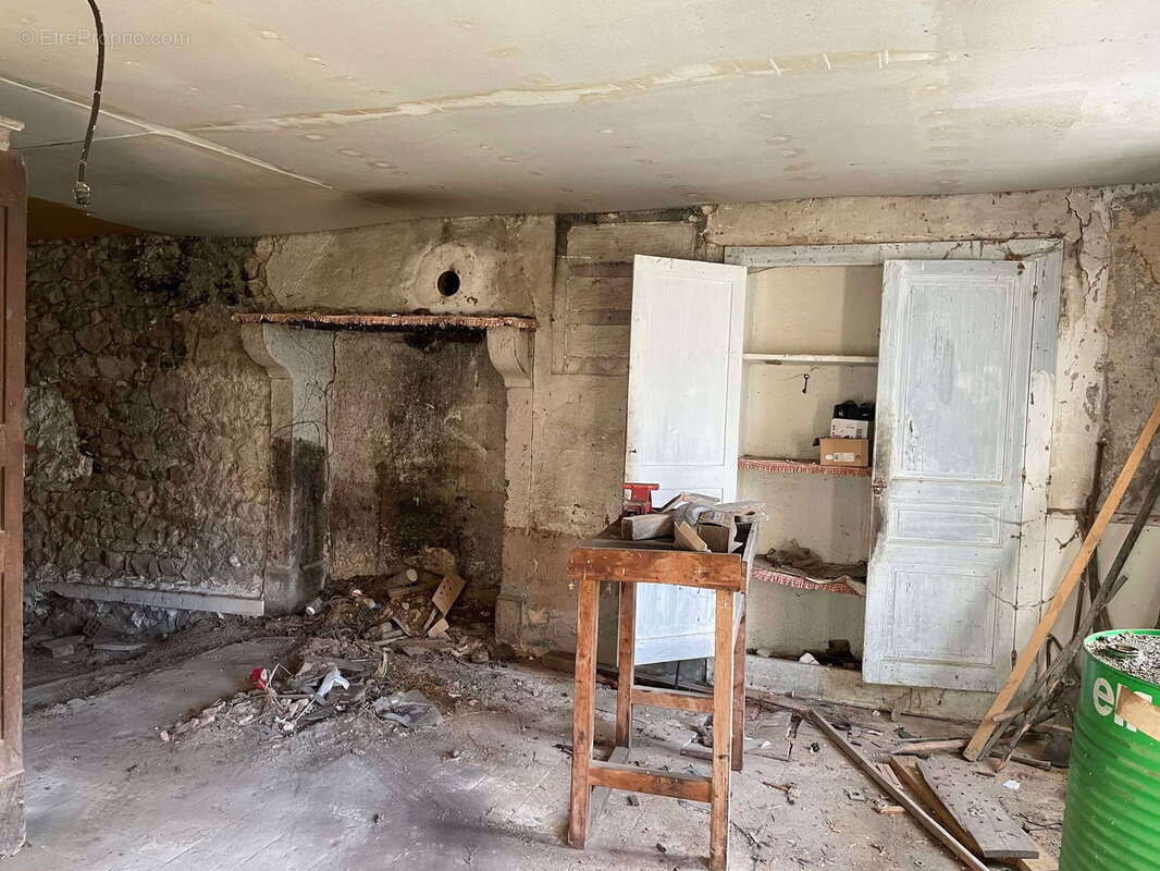 Maison à LE MAYET-DE-MONTAGNE