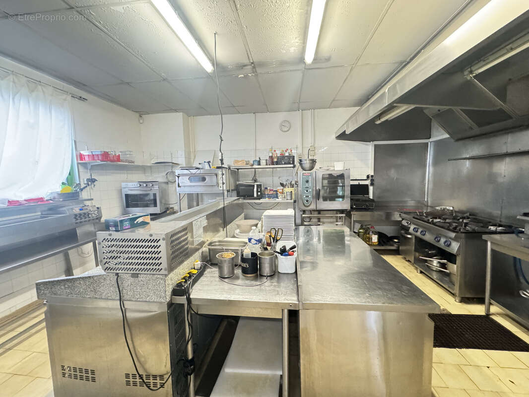 Commerce à SAINT-JEAN-DE-VEDAS