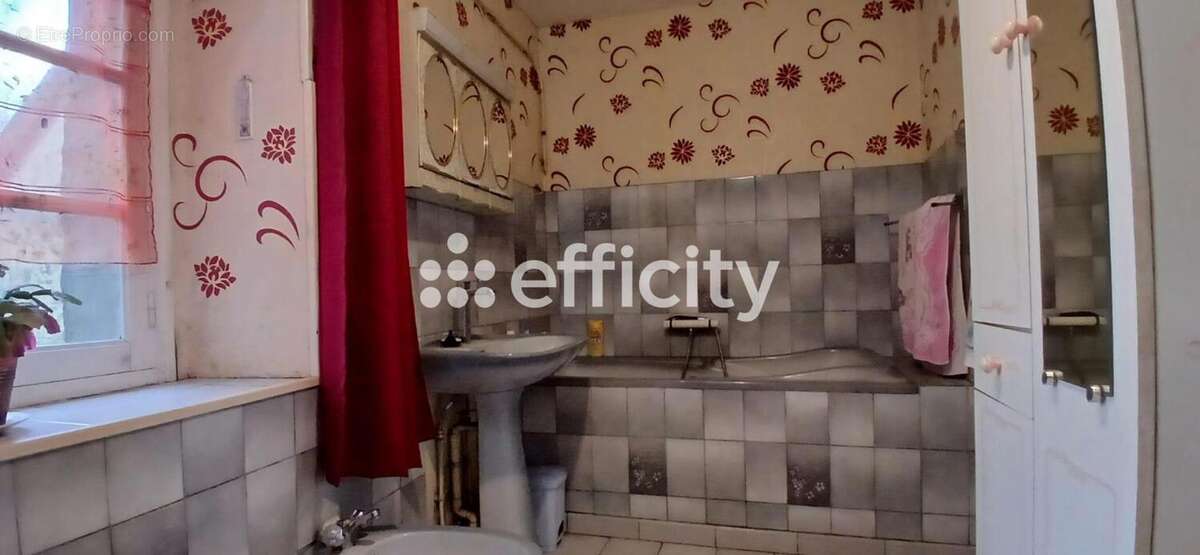 Maison à SAINT-SEVER-CALVADOS