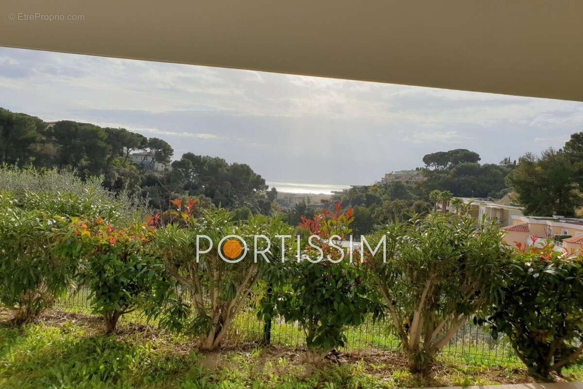 Appartement à SAINT-LAURENT-DU-VAR