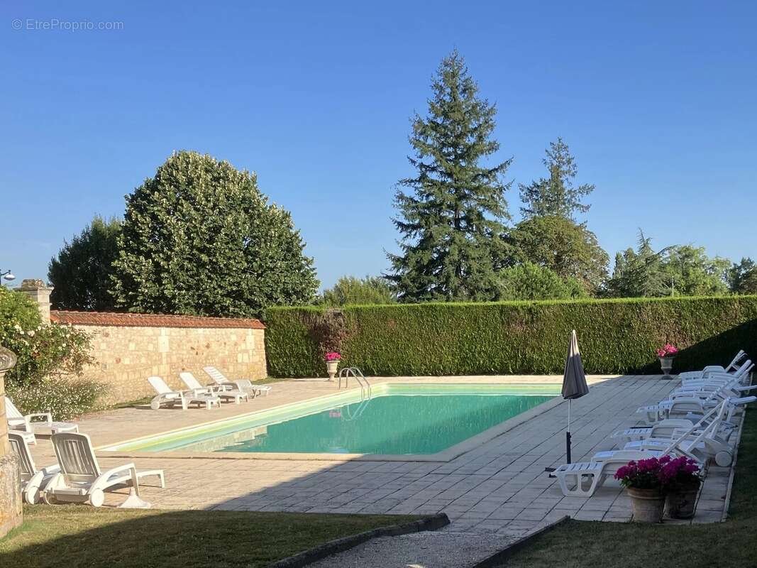 Propriété de caractère au sein d’un château – En exclusivité chez Beaux Villages - photo 12
