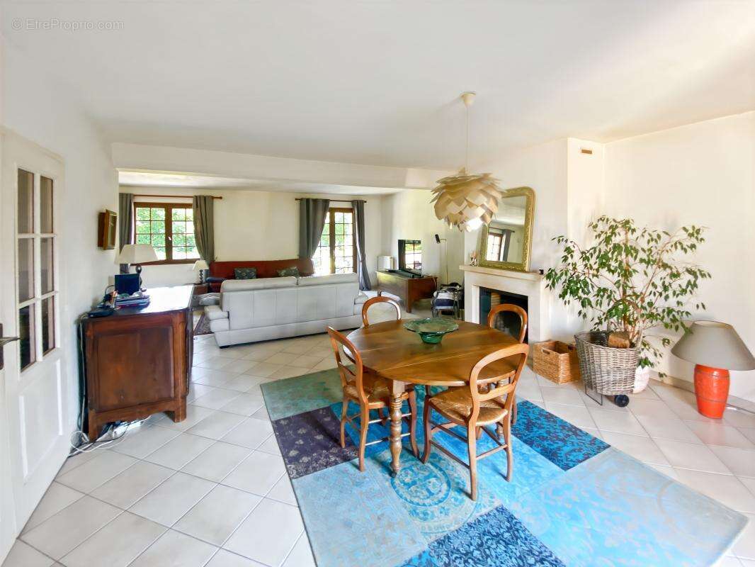  Charmante maison familiale avec 4 chambres dans impasse recherchée - photo 2