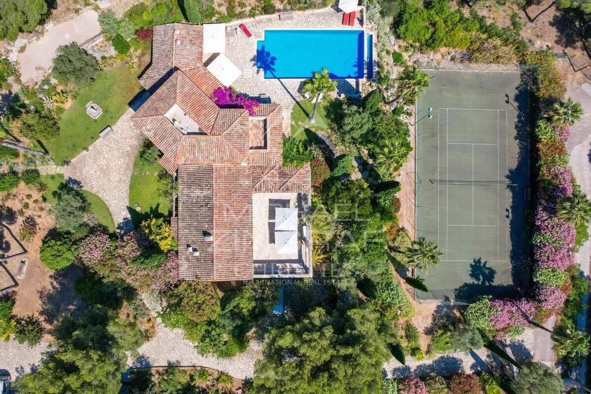 Maison à SAINT-CYR-SUR-MER