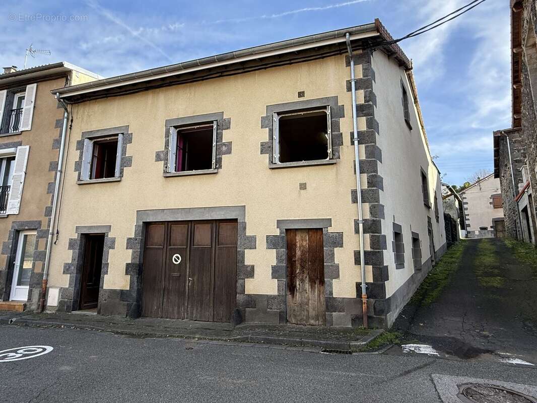 Maison à PONTGIBAUD