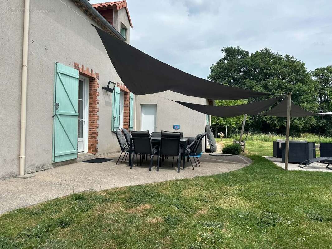 Maison à SAINT-GEORGES-DES-GARDES