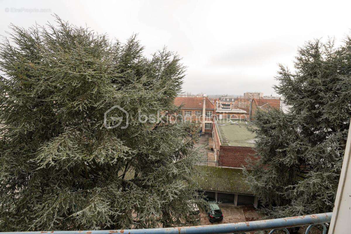 Appartement à LES PAVILLONS-SOUS-BOIS
