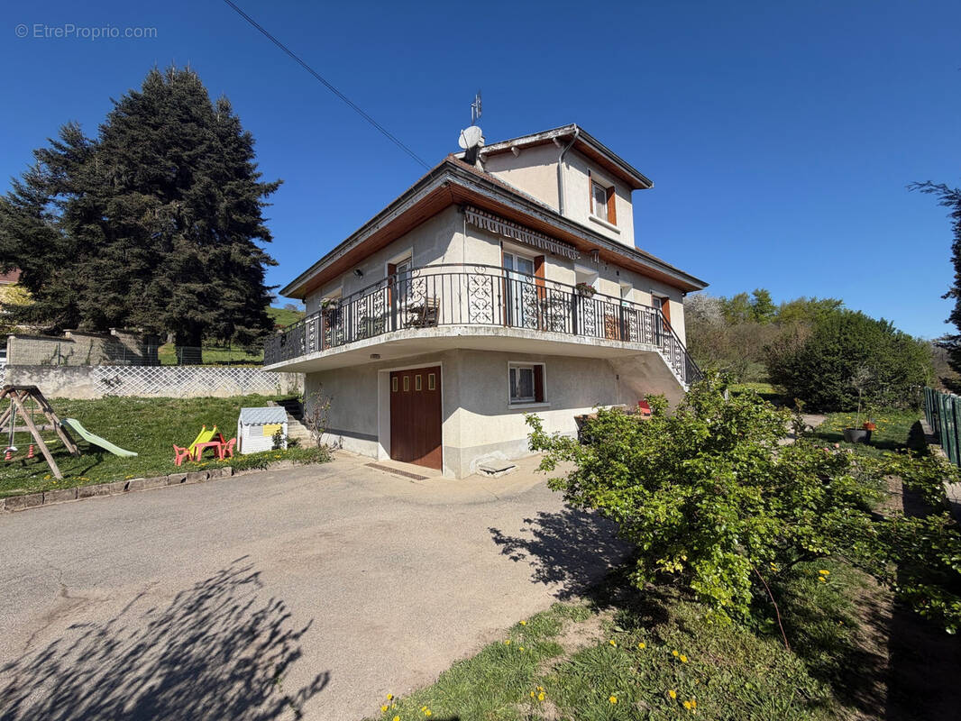Maison à NIVOLAS-VERMELLE