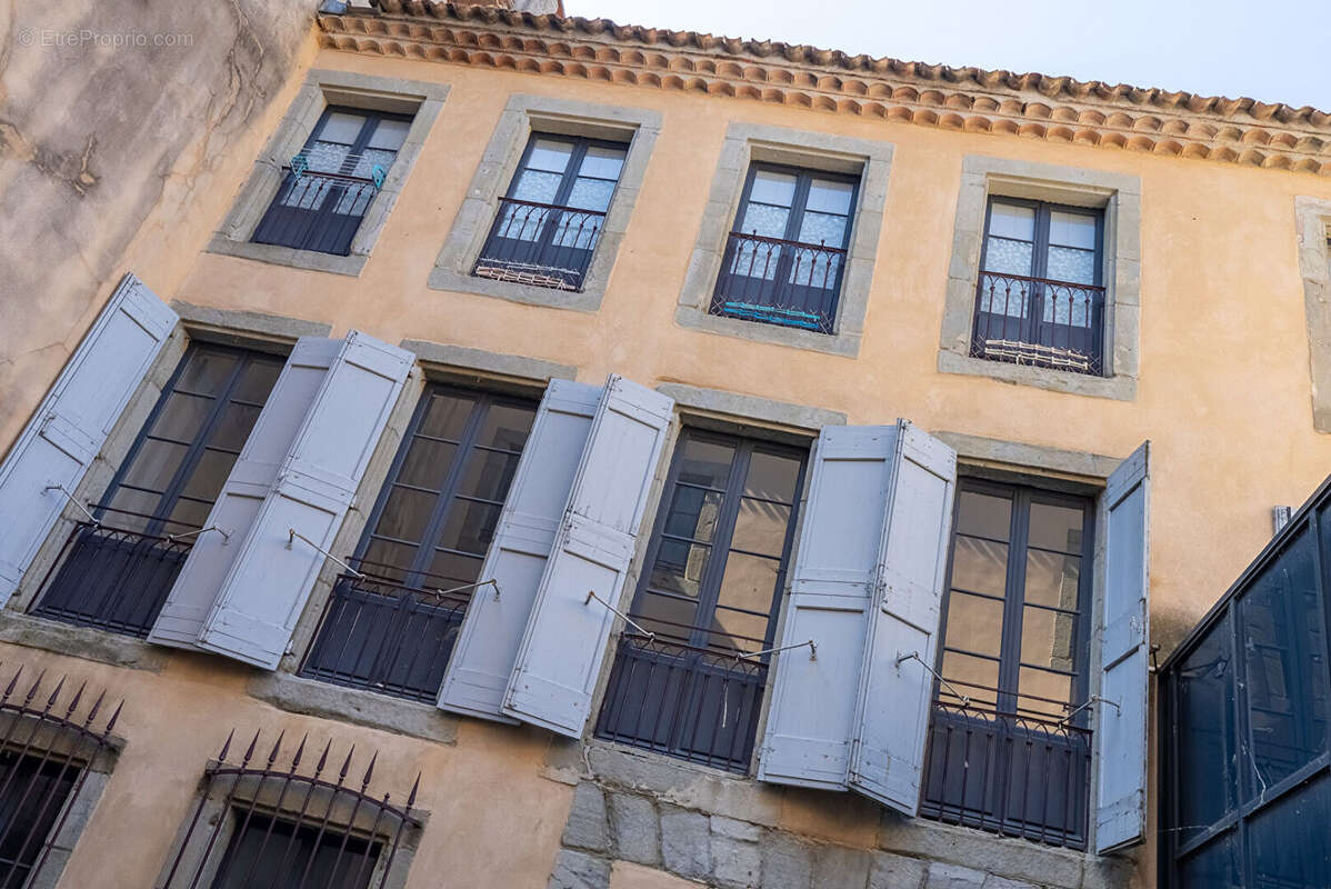 CARCASSONNE - PROCHE GAMBETTA  Superbe immeuble rénové avec cour (7 appart. 2 com.) sans copropriété - photo 15