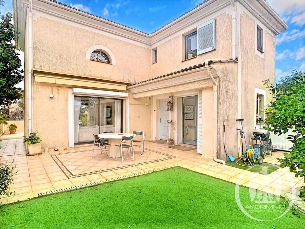 Maison à VILLENEUVE-LOUBET