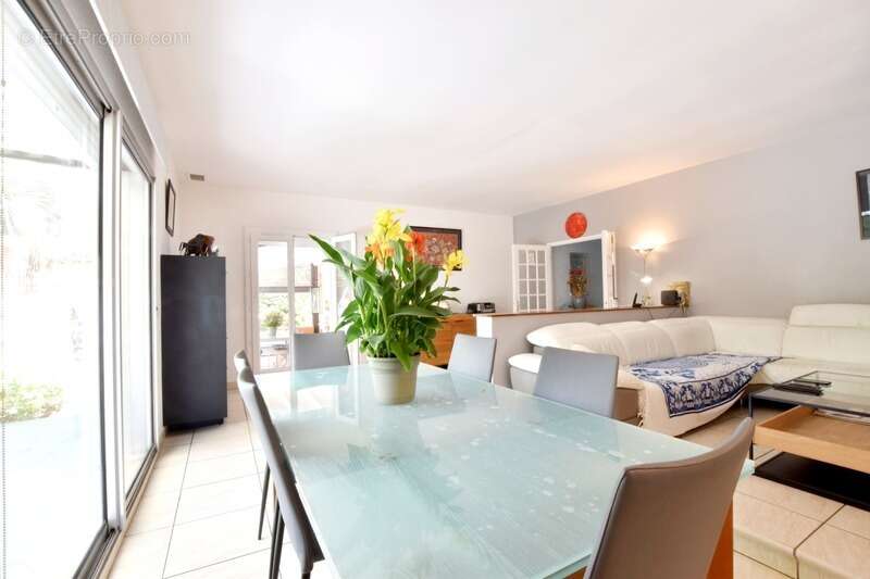 Maison à SAINT-CLEMENT-DE-RIVIERE