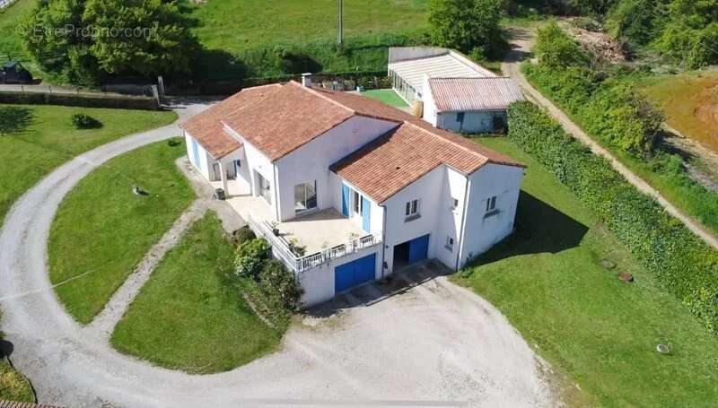 Maison à RUFFEC