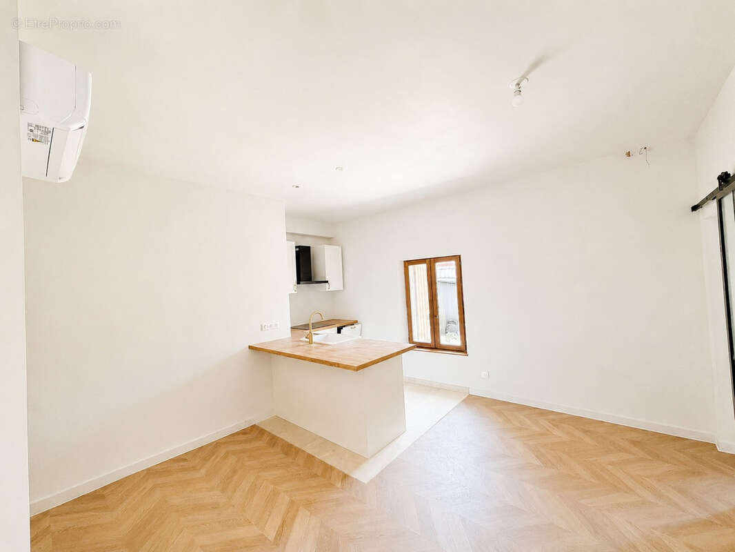 Appartement 2 pièces entièrement rénové à UZÈS - photo 4