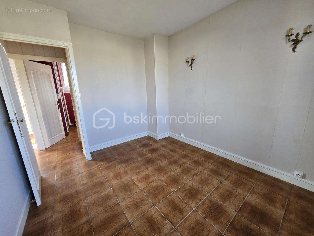 Maison à VARENNES-VAUZELLES