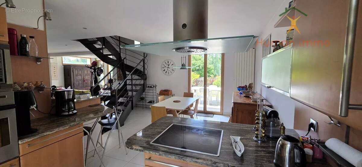 Maison à VERRIERES-LE-BUISSON