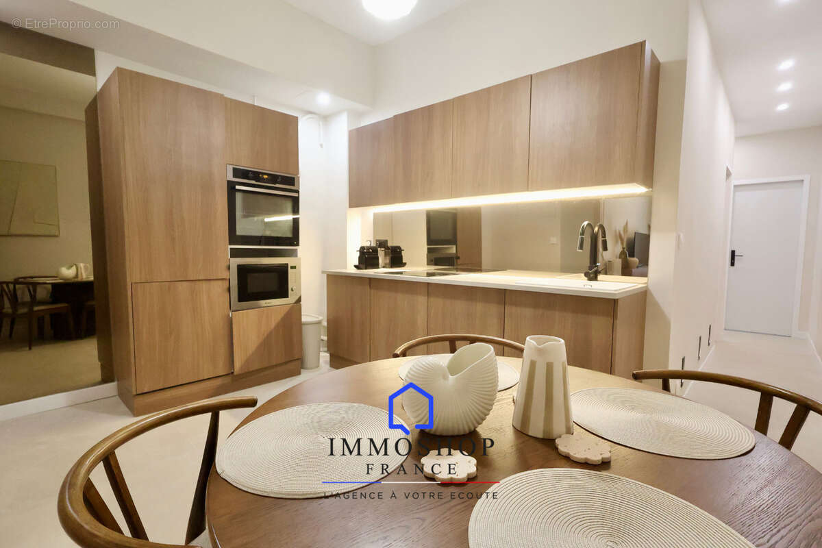 Appartement - 75,46 m2 - 4 pièces - 13006 Castellane - photo 9