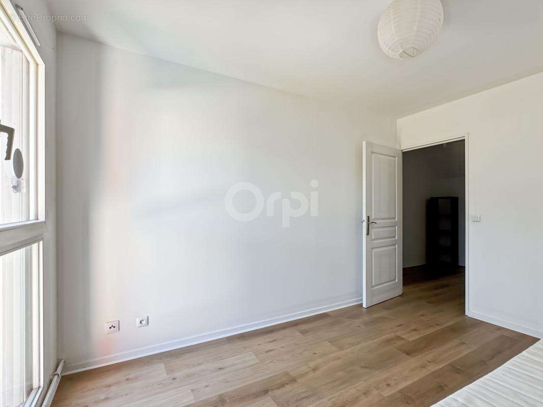 EVREUX - Maison familiale en triplex - 3 chambres, garage et jardin - photo 9