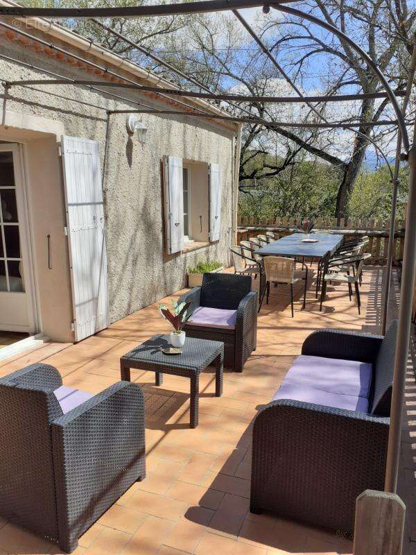 A vendre: Maison familiale 220m² avec dépendance – Aiglun (04) - photo 12