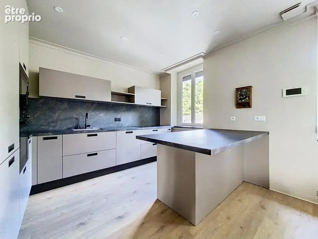 Appartement - Duplex - 3 Chambres - Buanderie - Cave - Extérieur privatif - Parking pour 3 ou 4 voitures - photo 3