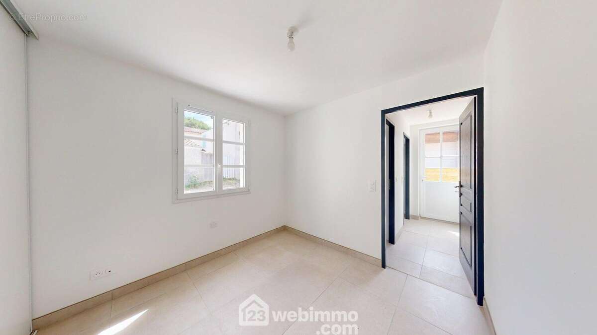 Chambre 2 placard intégré - Maison à JARD-SUR-MER