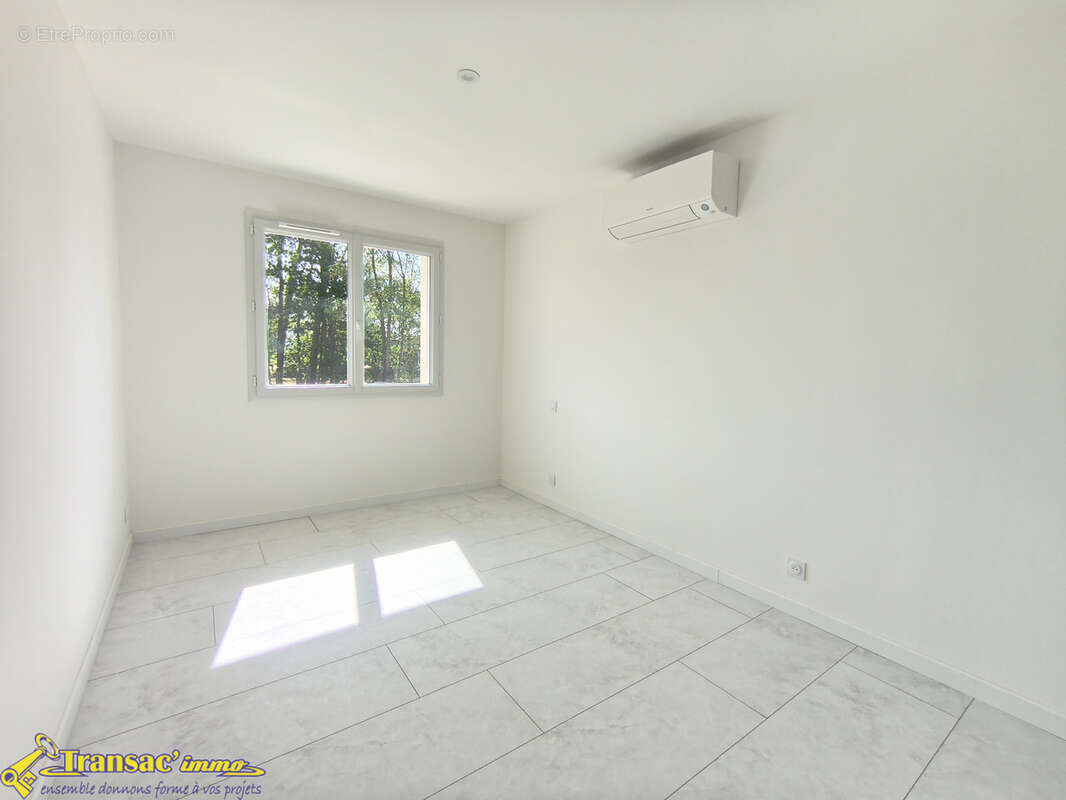 À Bulhon, villa neuve type F4 (RE2020 : construction 2024) avec garage et terrain clôturé. - photo 6