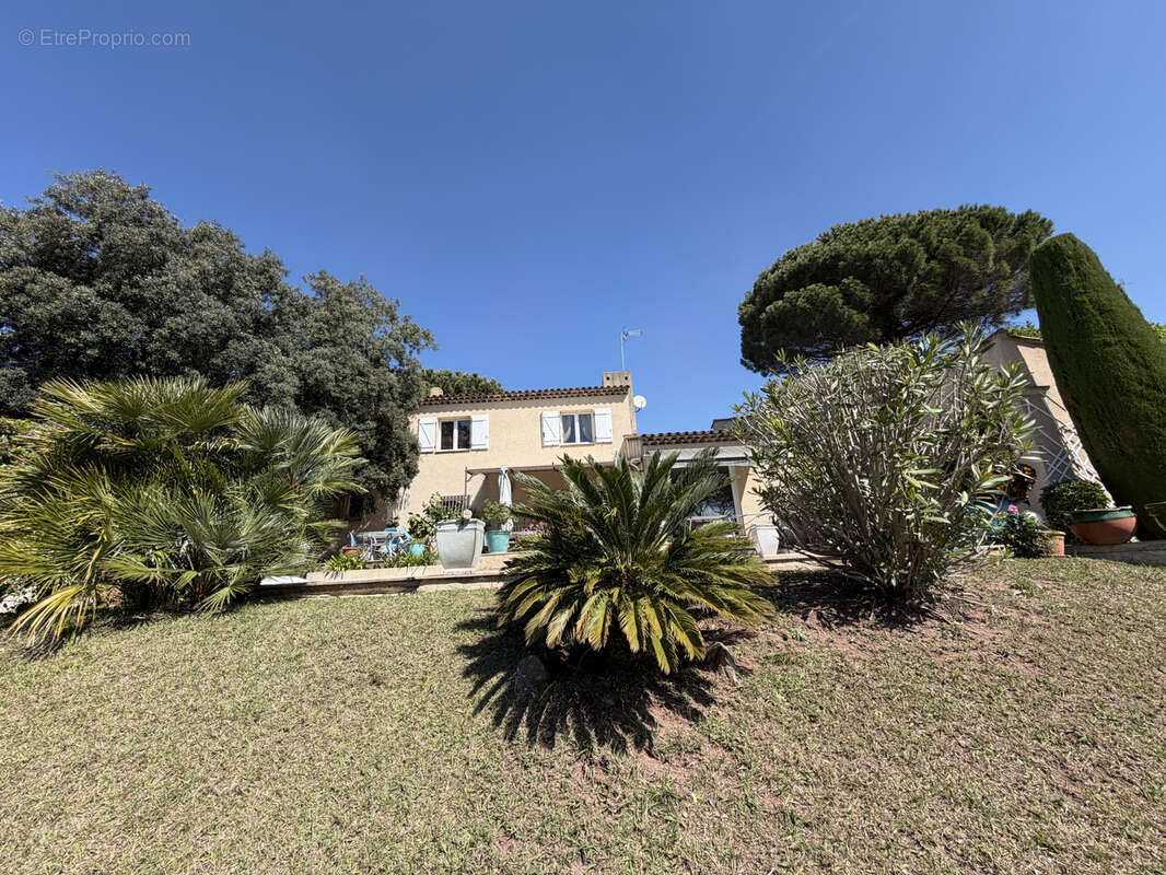 Maison à PUGET-SUR-ARGENS