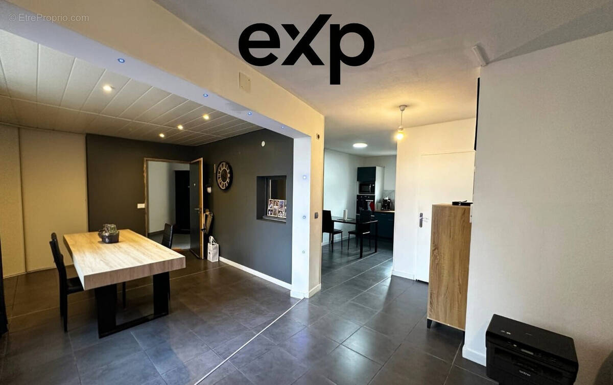 Salle à Manger - Appartement à VILLEFONTAINE