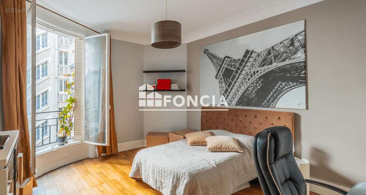 Appartement à PARIS-16E