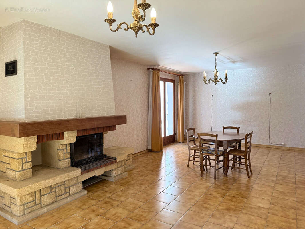 Maison à VALREAS