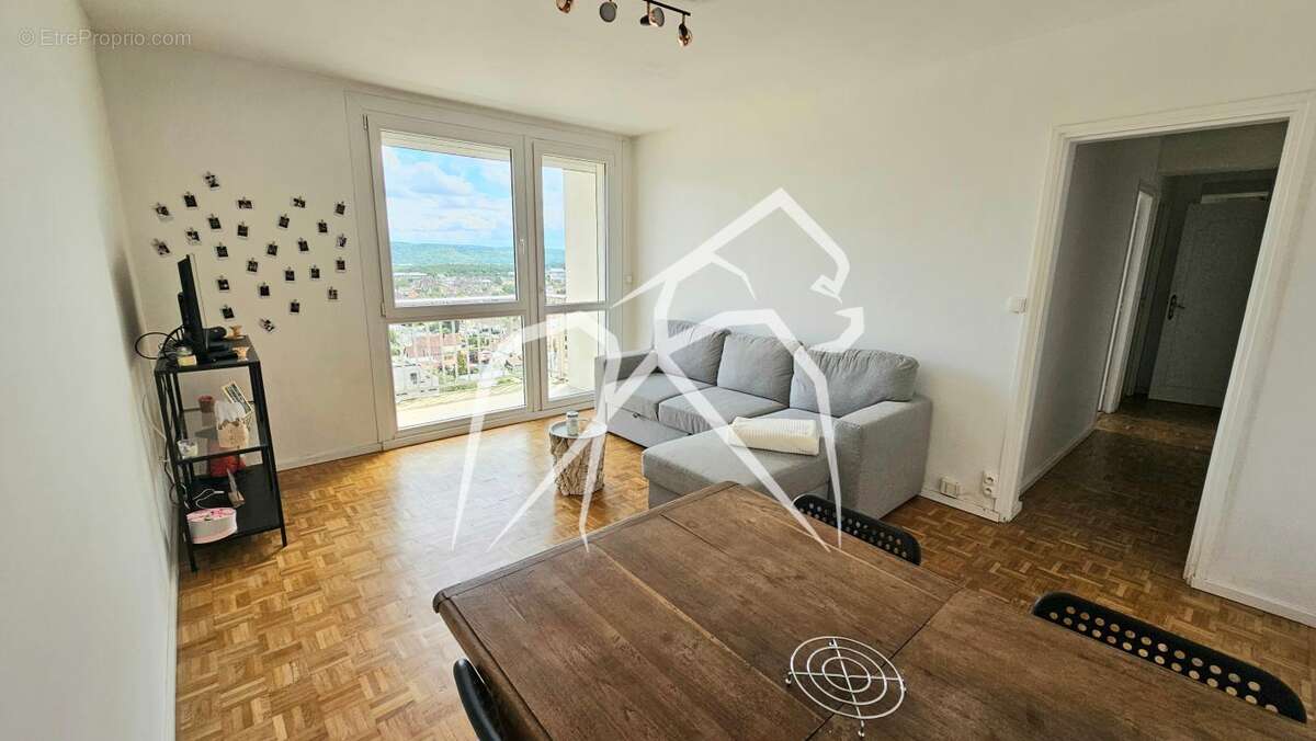Appartement à SAINT-ETIENNE-DU-ROUVRAY