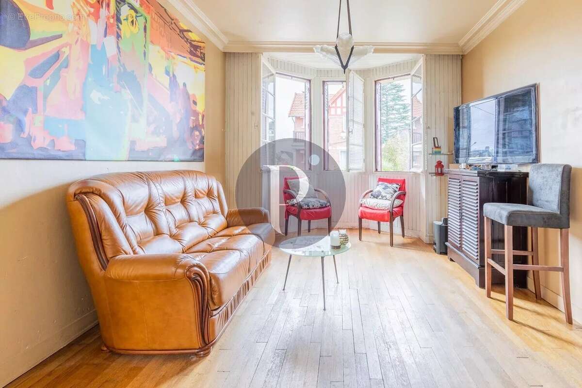 Maison à VERRIERES-LE-BUISSON