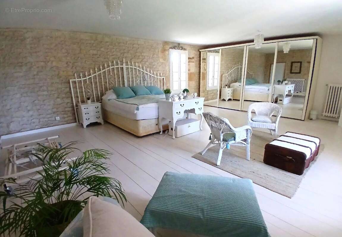 Maison à SAINT-JEAN-D'ANGELY