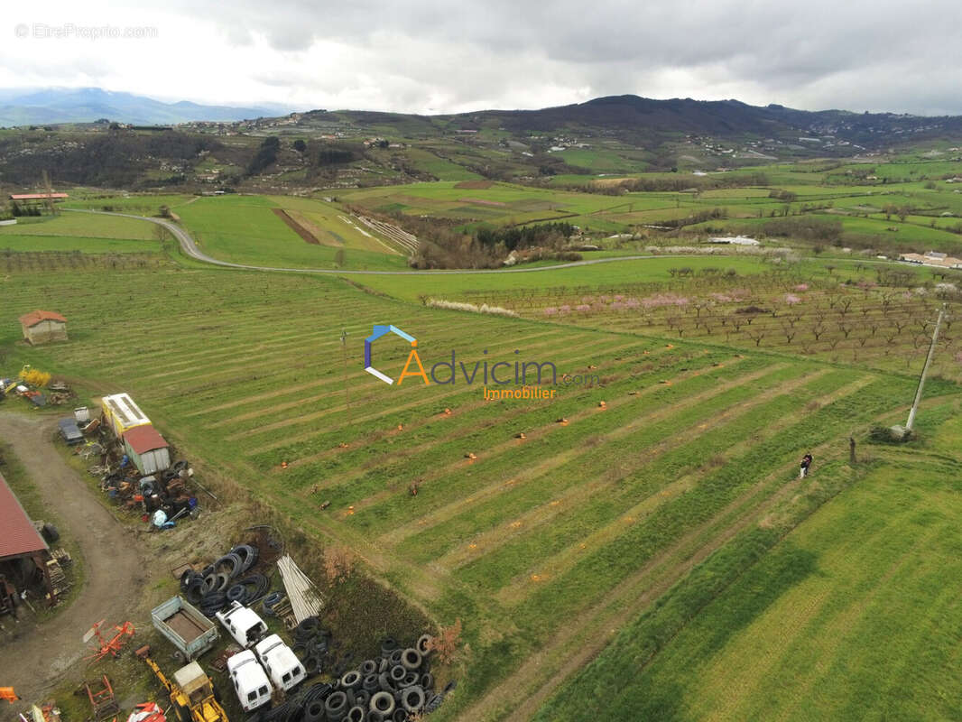 Terrain à SAINT-ROMAIN-EN-JAREZ