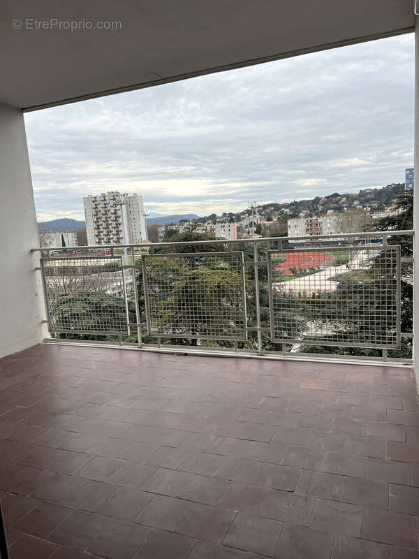 Appartement à BAGNOLS-SUR-CEZE