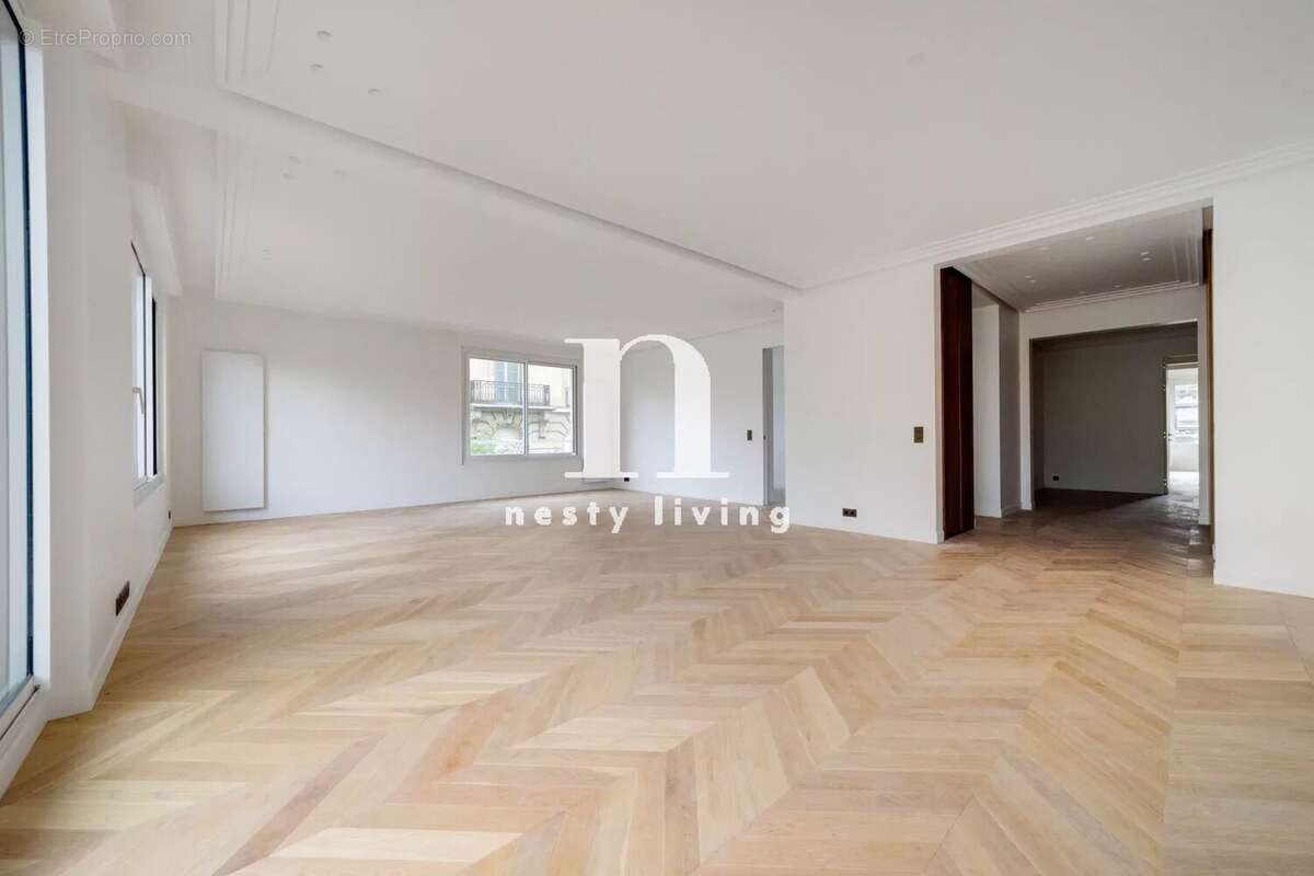 Appartement à PARIS-16E