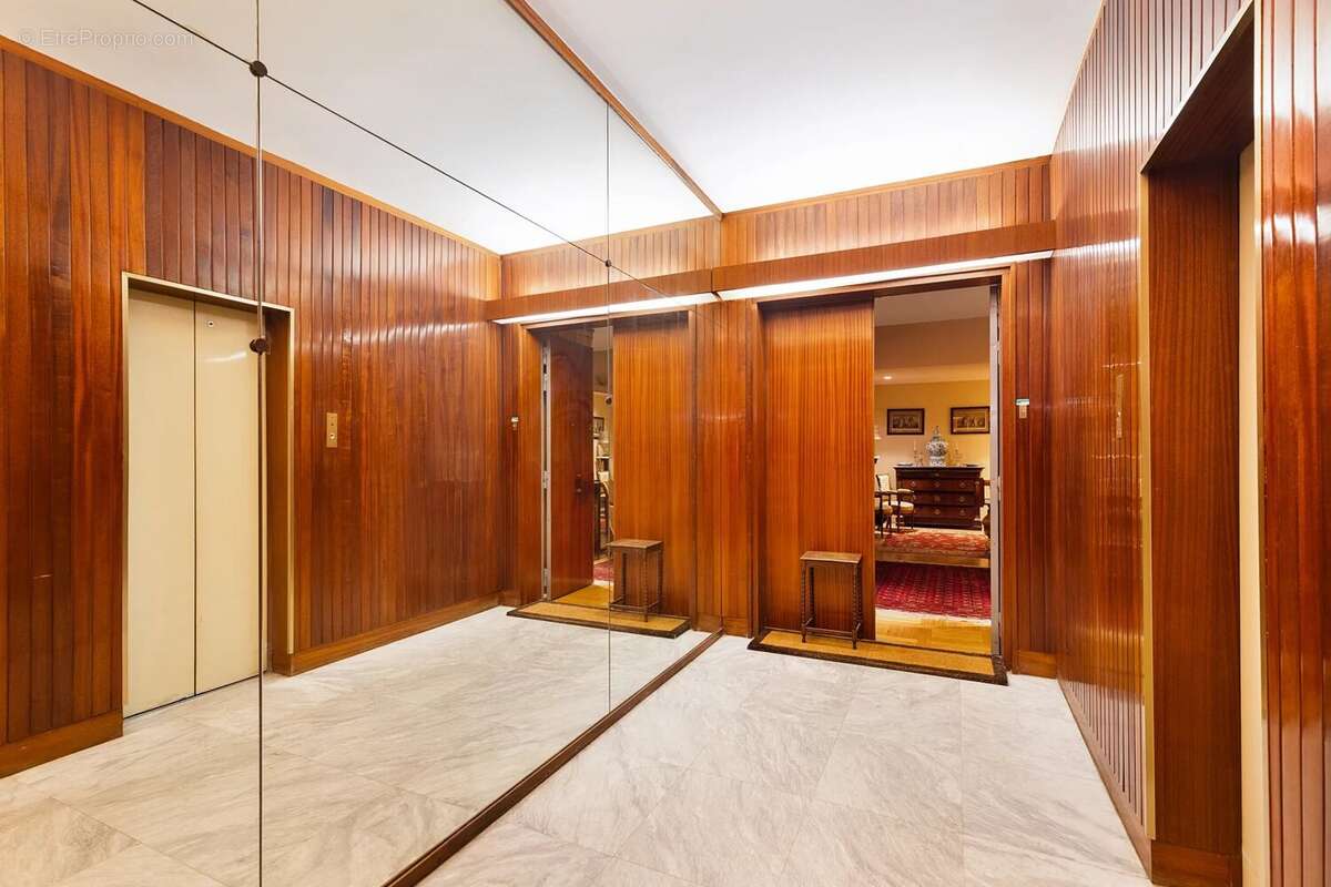 Appartement à PARIS-16E