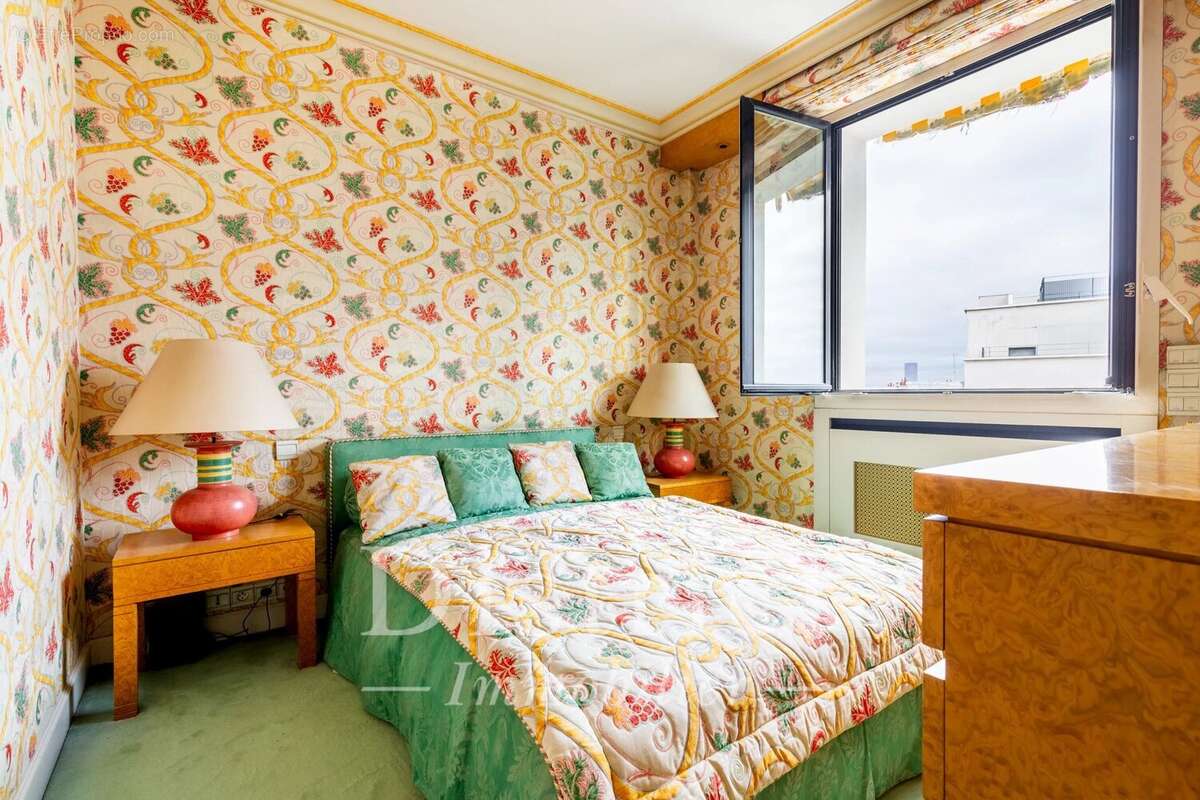 Trocadéro. Vue Tour Eiffel et balcon pour cet appartement de 112m² en étage élevé. - photo 8