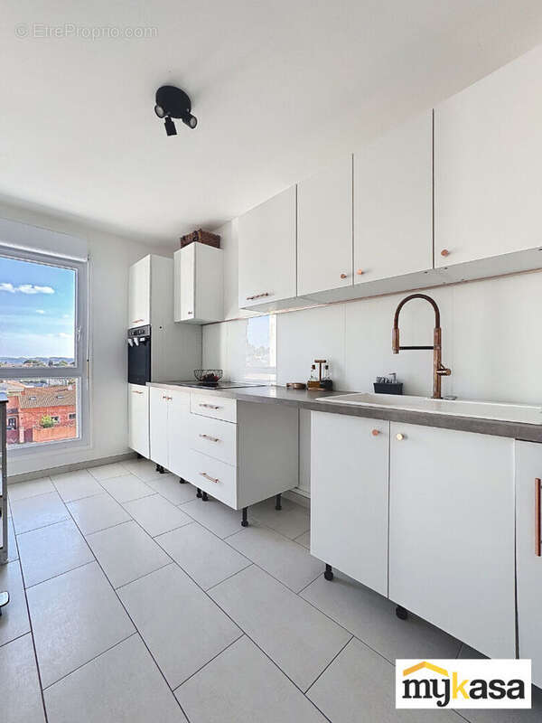 Appartement à PORT-DE-BOUC