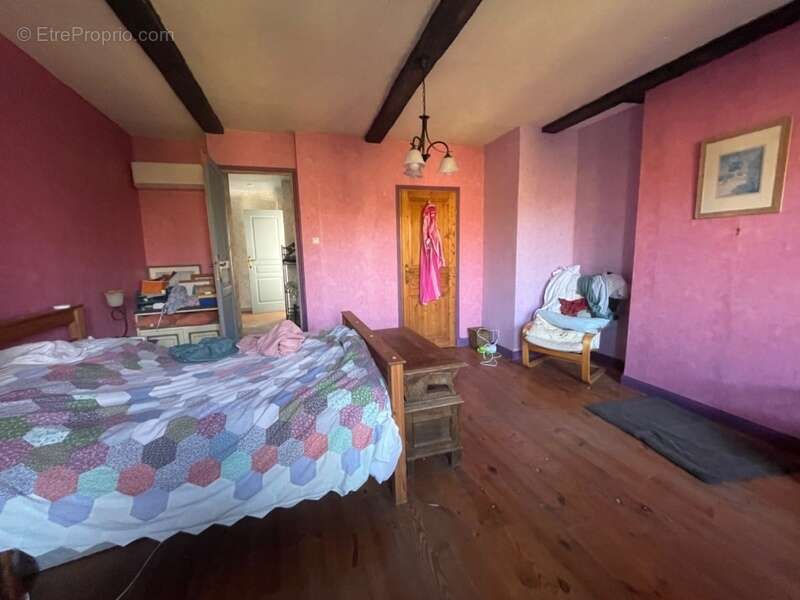 Maison à LA CELLE-DUNOISE