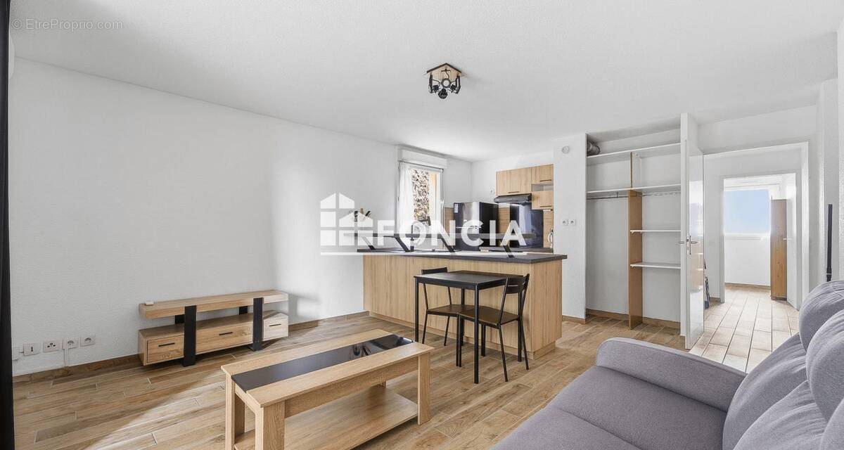 Appartement à SAINT-LAURENT-DU-VAR